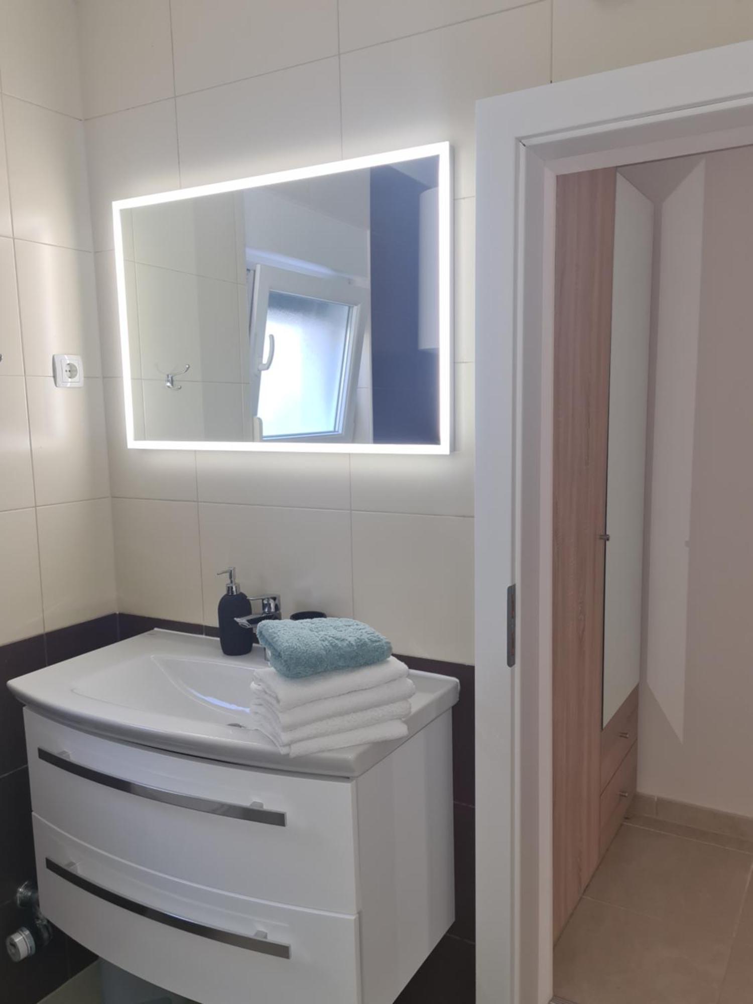 Modern Apartment Near The Sea-Mise تروغير المظهر الخارجي الصورة