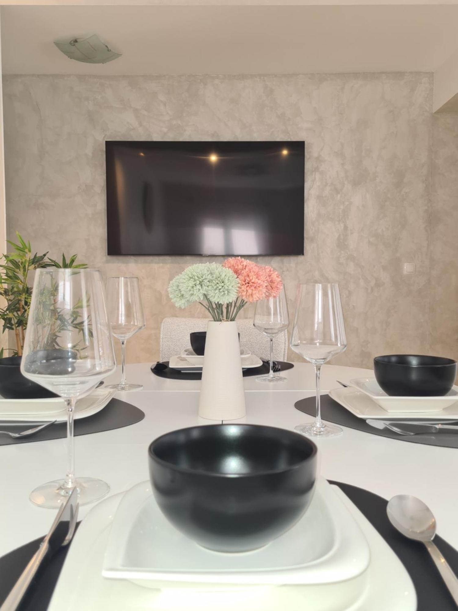 Modern Apartment Near The Sea-Mise تروغير المظهر الخارجي الصورة