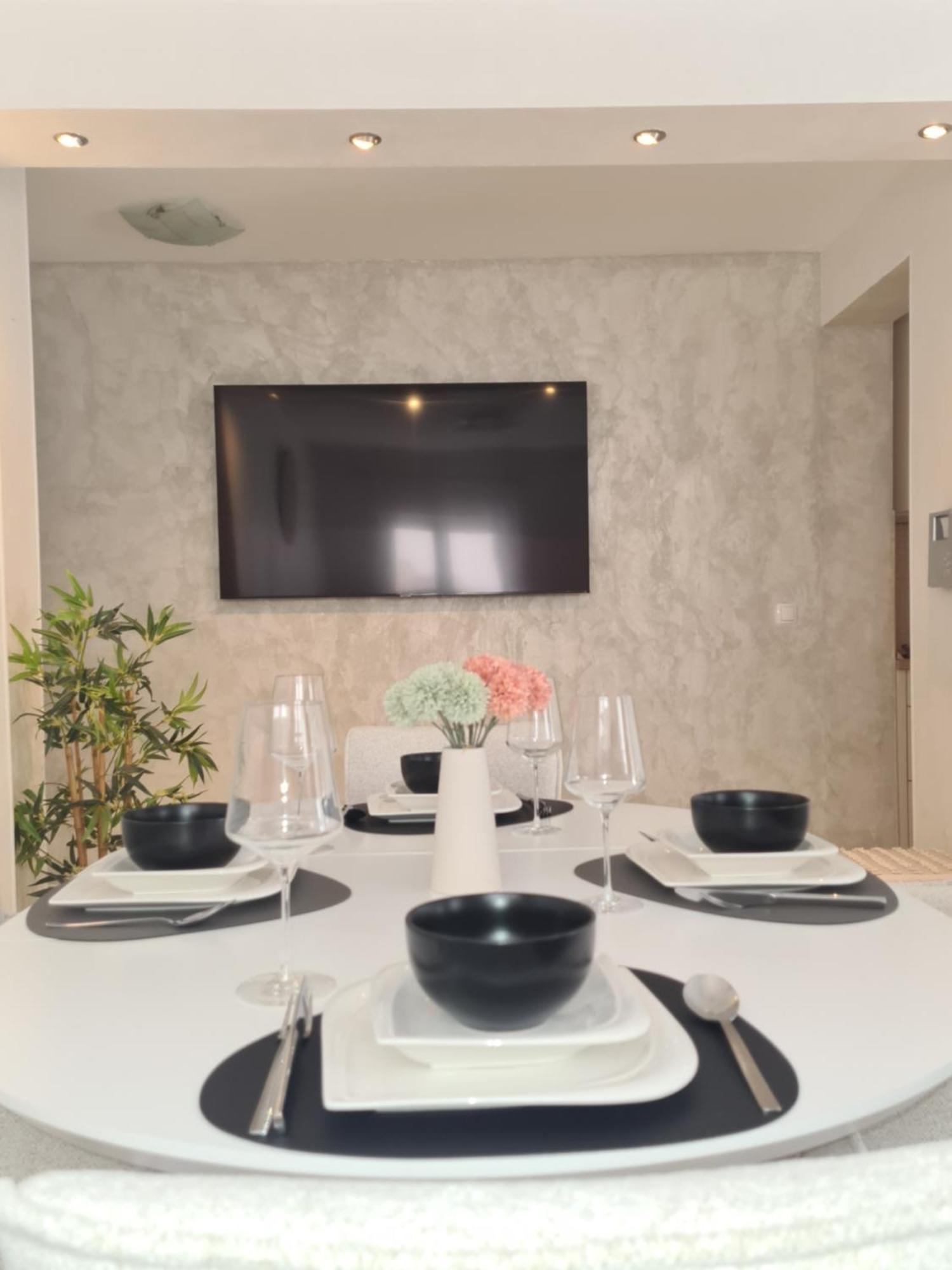Modern Apartment Near The Sea-Mise تروغير المظهر الخارجي الصورة