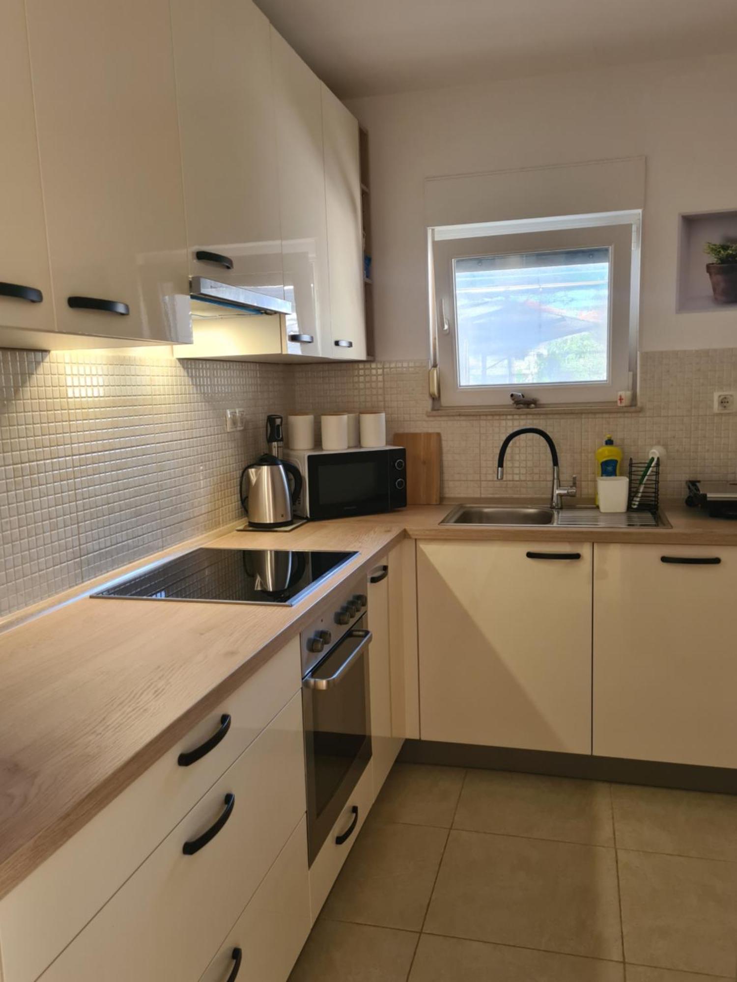 Modern Apartment Near The Sea-Mise تروغير المظهر الخارجي الصورة